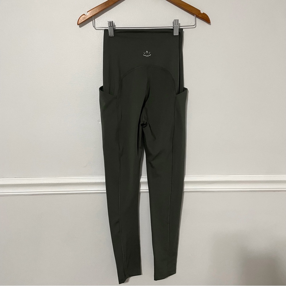 NWT Beyond Yoga • POWERBEYOND strive pocket midiegging 2.0 modern olive 25” sz S - Picture 6 of 11